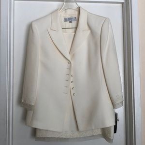 TAHARI 2PC Suit